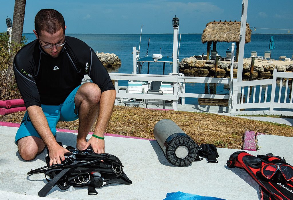 Disassembling the scuba unit