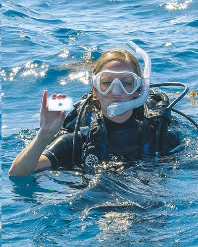 Scuba signaling devices