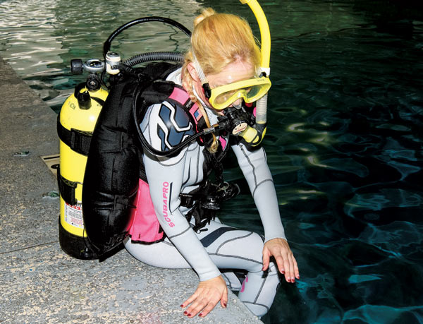 Controlled seated entry - scuba diving