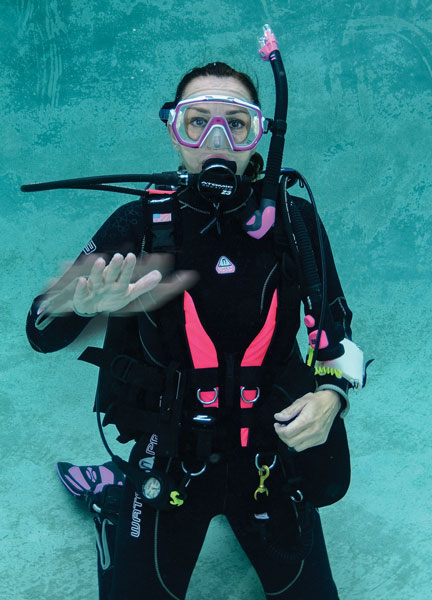 scuba skills - underwater hand signals