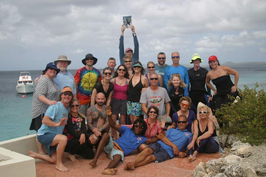 Scuba diving group in Bonaire