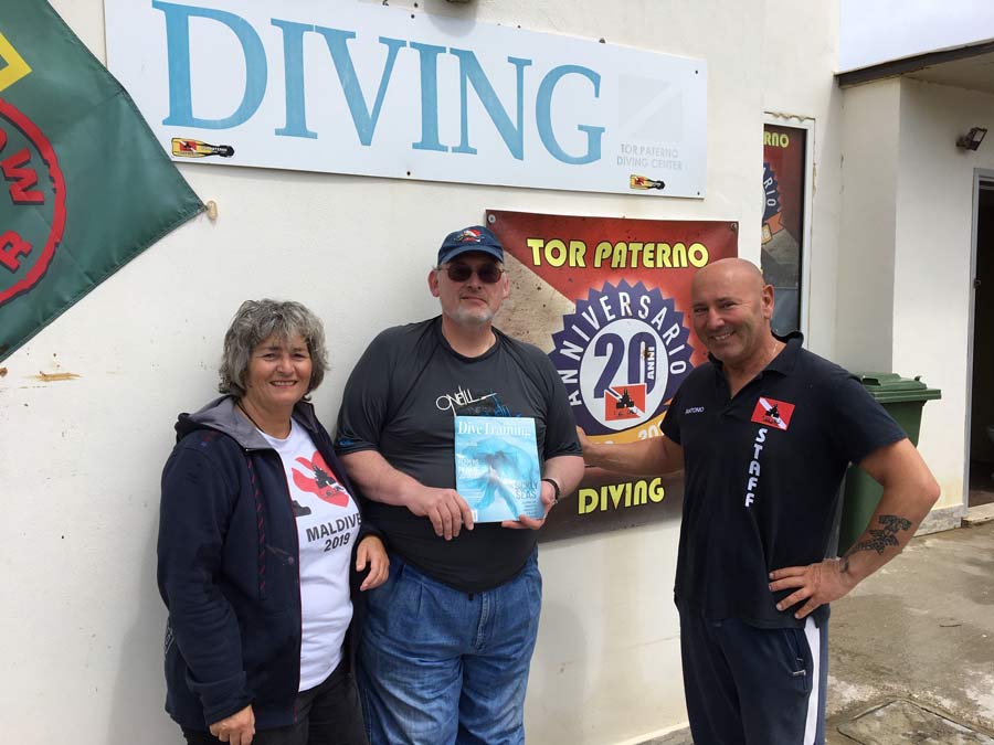scuba divers
