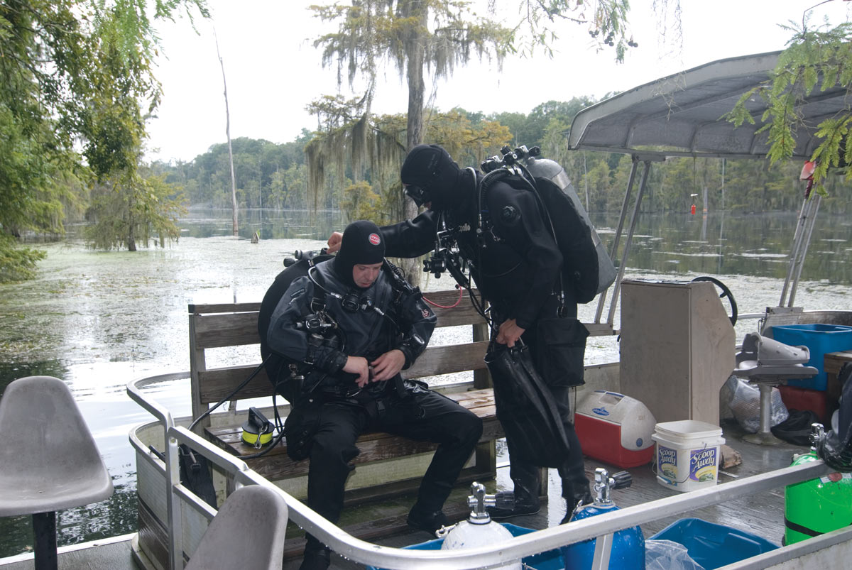 cave divers gearing up